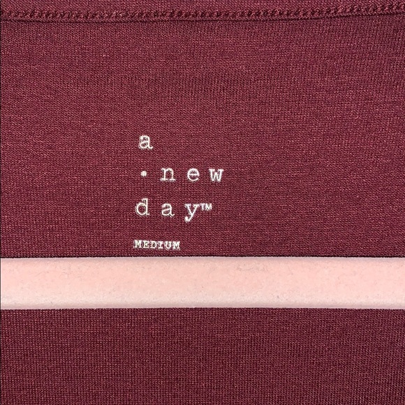 Basic red tee - Picture 2 of 2